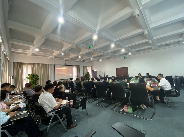 董事長(cháng)講黨課.jpg 董事長(cháng)講黨課.jpg